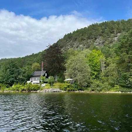 With Shoreline By Brusdalsvannet Holiday home