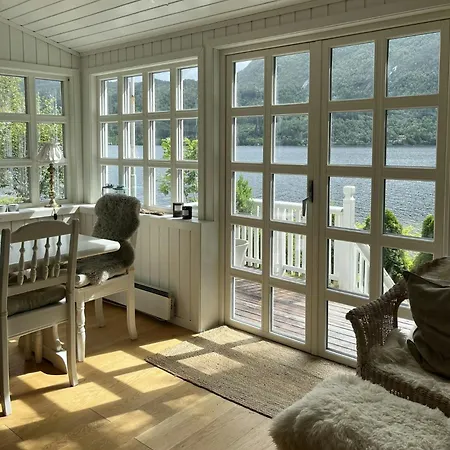 Holiday home With Shoreline By Brusdalsvannet *